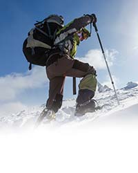 Hiker-climbing-a-mountain_male-hiker